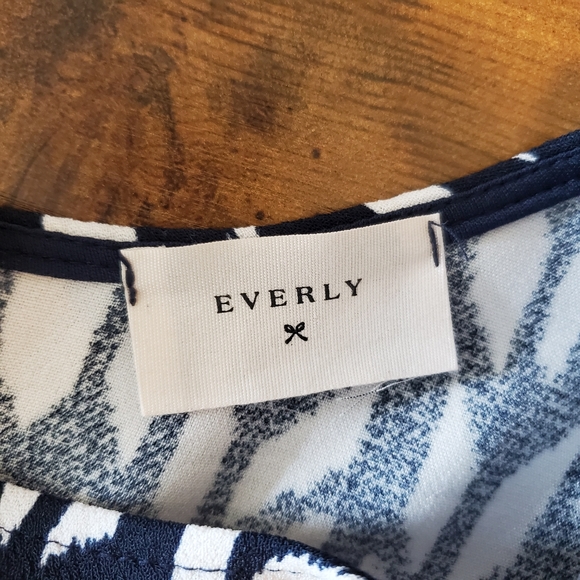 Everly Navy & White Chevron Top - Picture 3 of 4